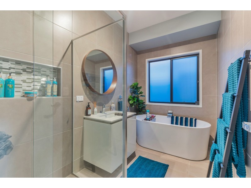 6 Moreton Drive, Jacobs Well QLD 4208