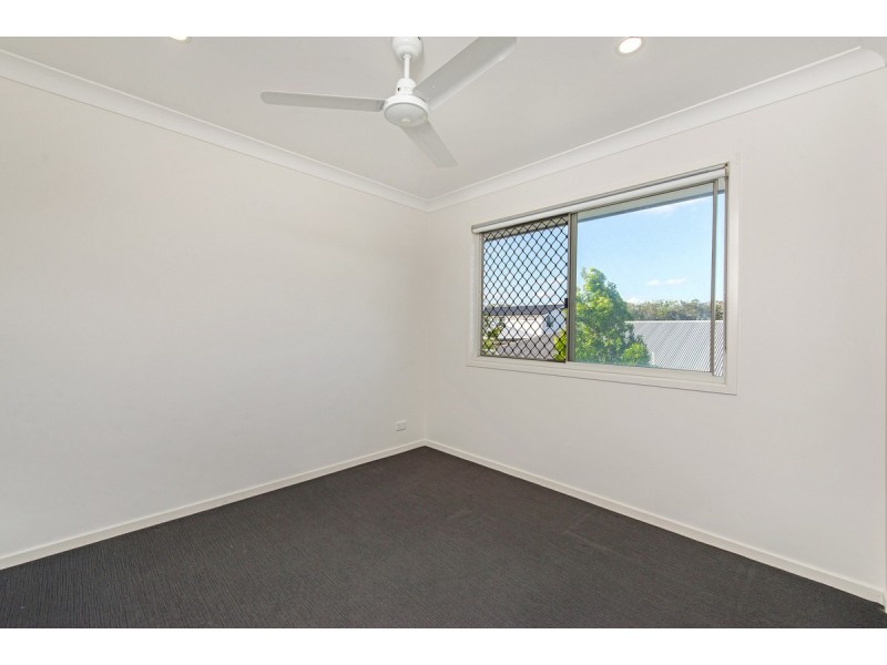 1/54 Azure Way, Pimpama QLD 4209