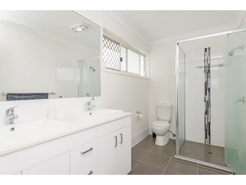 1/54 Azure Way, Pimpama QLD 4209