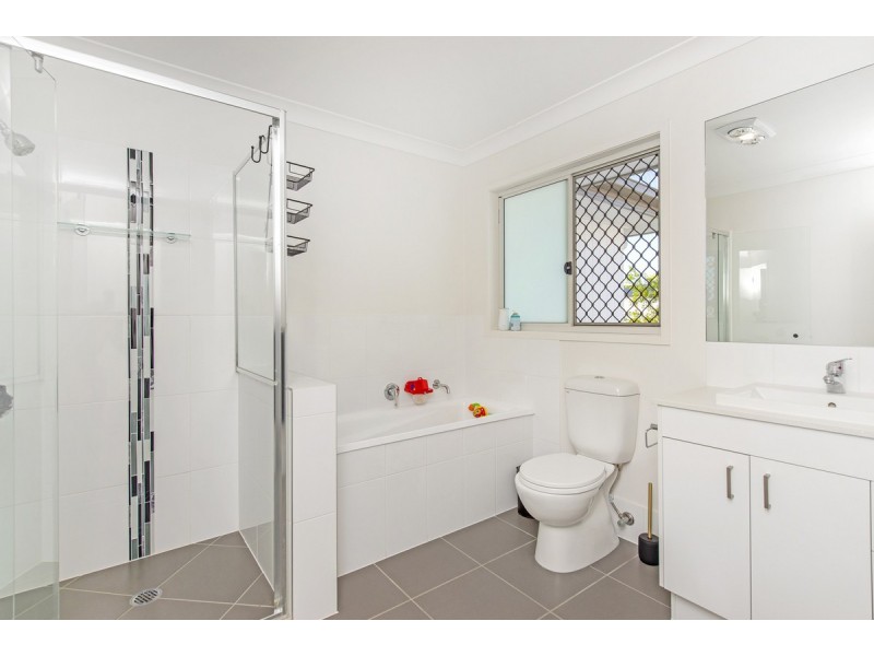 1/54 Azure Way, Pimpama QLD 4209