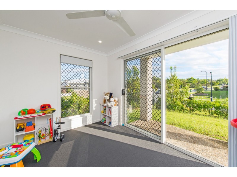 1/54 Azure Way, Pimpama QLD 4209