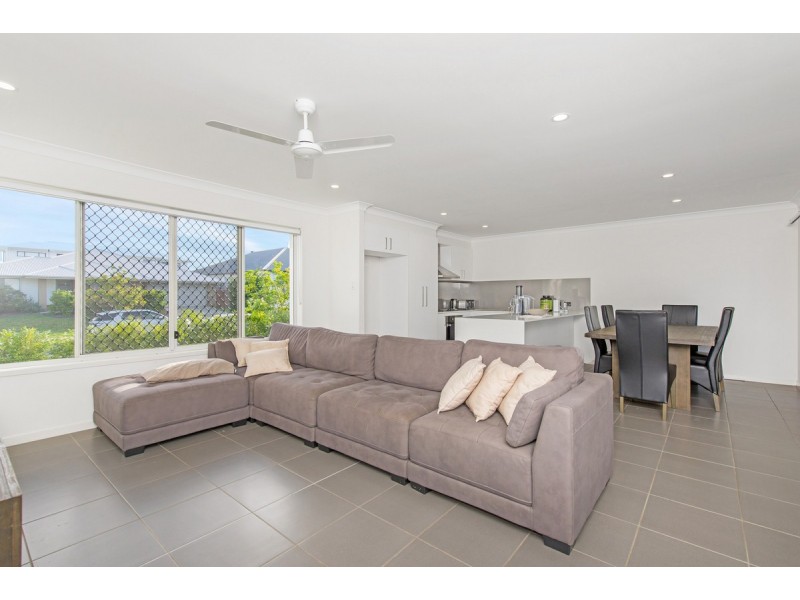 1/54 Azure Way, Pimpama QLD 4209