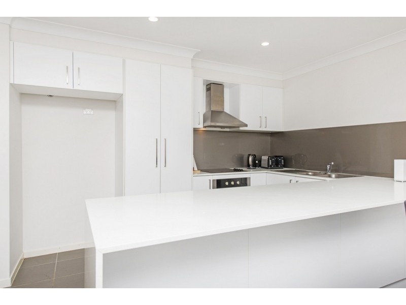 1/54 Azure Way, Pimpama QLD 4209