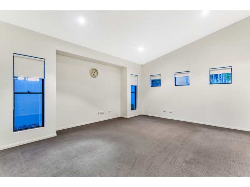 30 Marina Parade, Jacobs Well QLD 4208