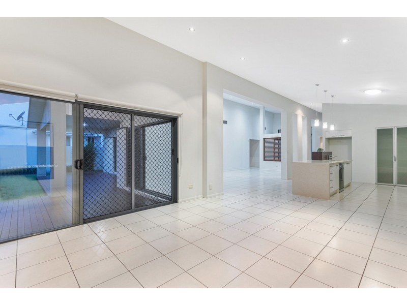 30 Marina Parade, Jacobs Well QLD 4208