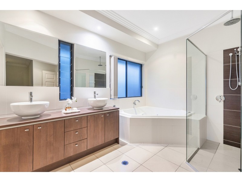 30 Marina Parade, Jacobs Well QLD 4208