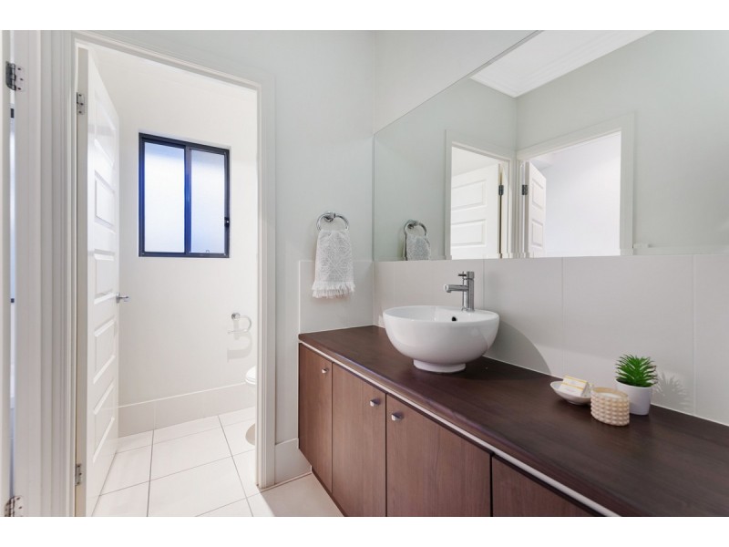 30 Marina Parade, Jacobs Well QLD 4208