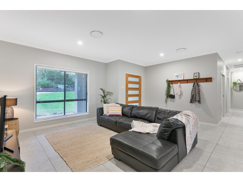 33 Homestead Crescent, Kingsholme QLD 4208