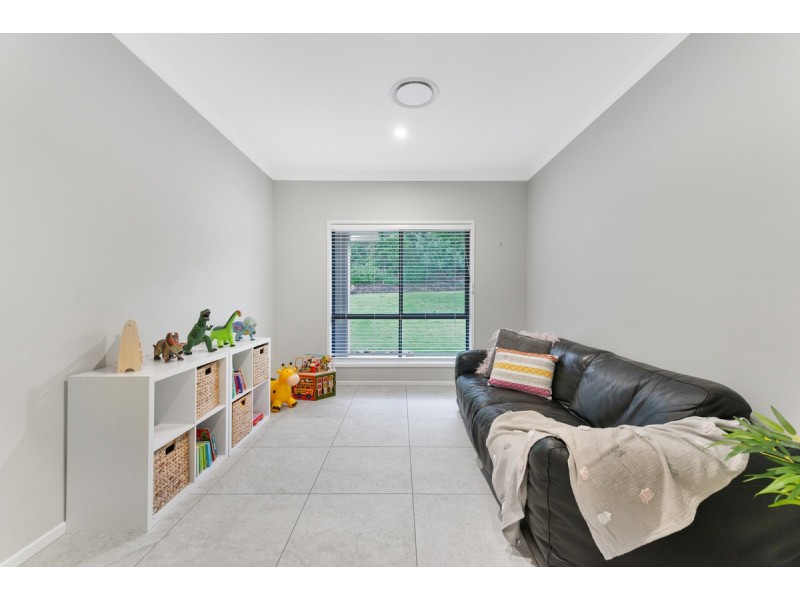 33 Homestead Crescent, Kingsholme QLD 4208