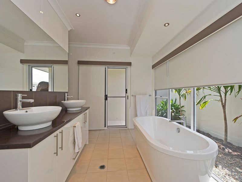 11 Windward Place, Jacobs Well QLD 4208
