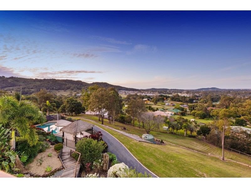 20 Leah Drive, Belivah QLD 4207