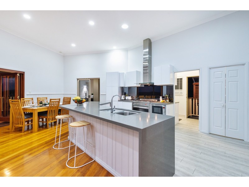 20 Leah Drive, Belivah QLD 4207