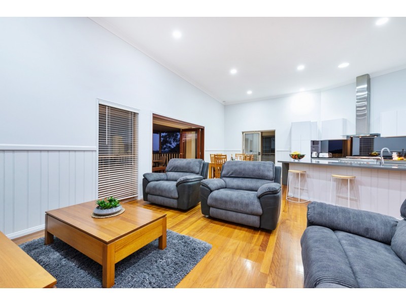 20 Leah Drive, Belivah QLD 4207