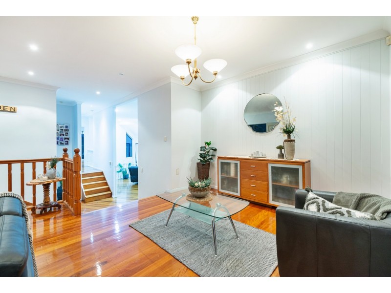 20 Leah Drive, Belivah QLD 4207