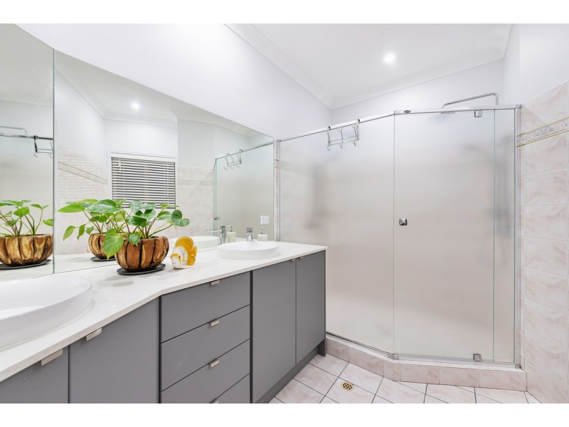 20 Leah Drive, Belivah QLD 4207