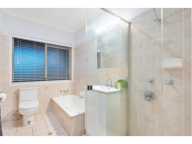 20 Leah Drive, Belivah QLD 4207