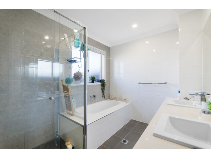 48 Cassius Way, Ormeau QLD 4208