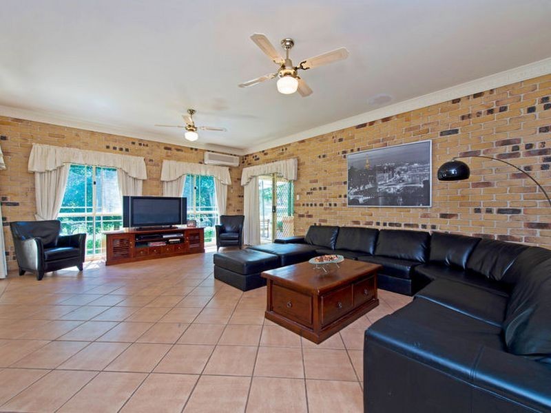 5 Woodville Place, Yatala QLD 4207