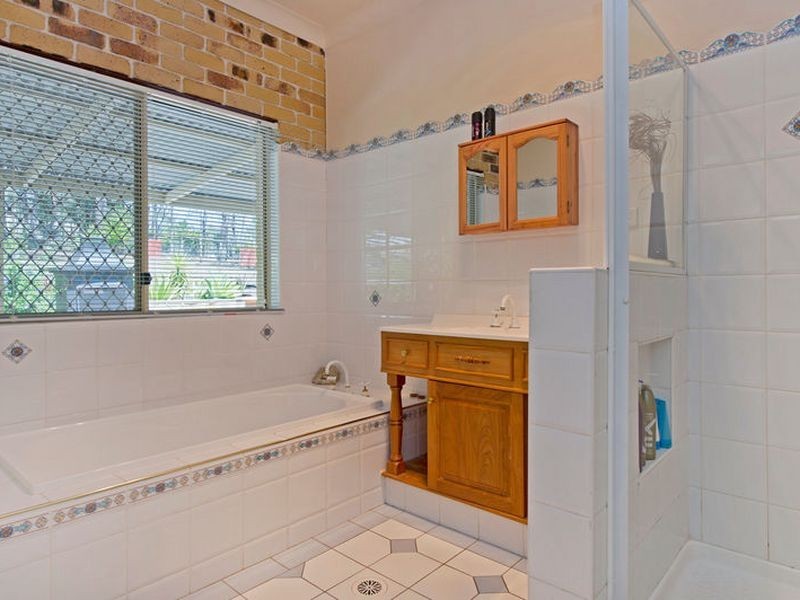 5 Woodville Place, Yatala QLD 4207