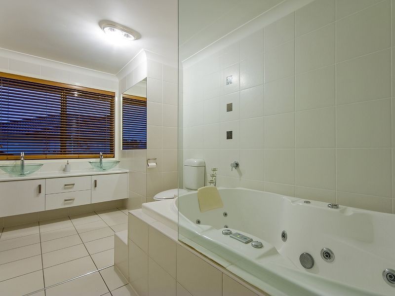23 Riverside Terrace, Windaroo QLD 4207
