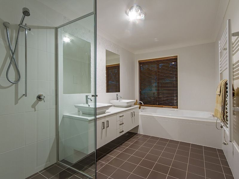 23 Riverside Terrace, Windaroo QLD 4207