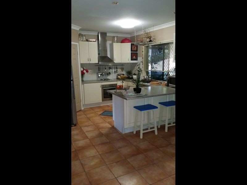 8 Rarotonga Rise, Pacific Pines QLD 4211