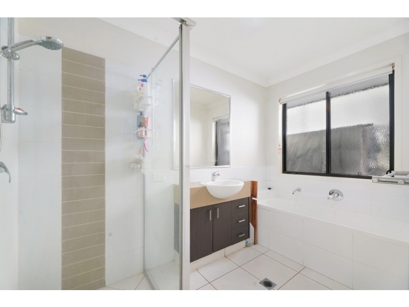 16 Kalgoorlie Street, Pimpama QLD 4209