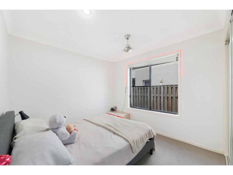 16 Kalgoorlie Street, Pimpama QLD 4209