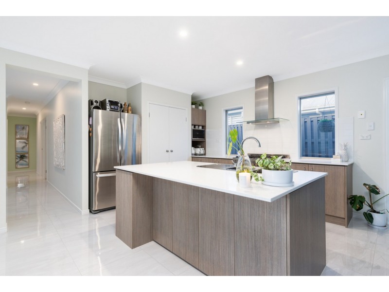 18 Summerlea Crescent, Ormeau QLD 4208