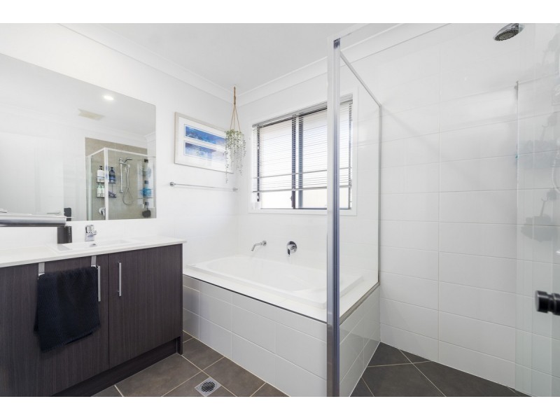 8 Cane Road, Ormeau QLD 4208