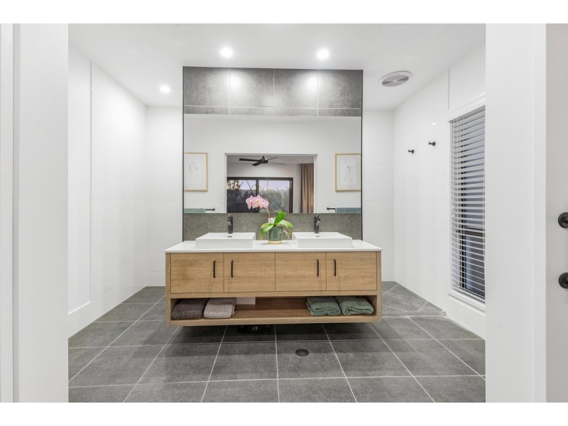 70 Burley Griffin Drive, Maudsland QLD 4210