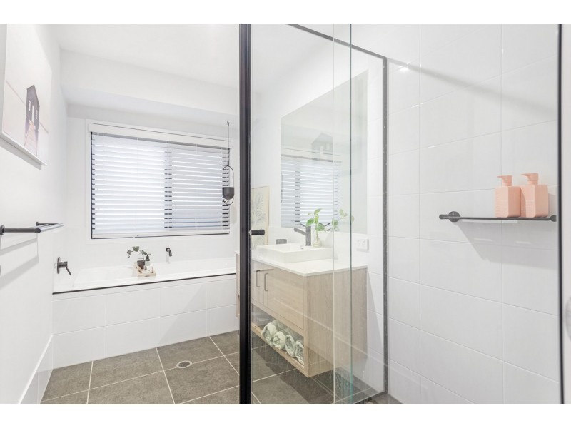 70 Burley Griffin Drive, Maudsland QLD 4210