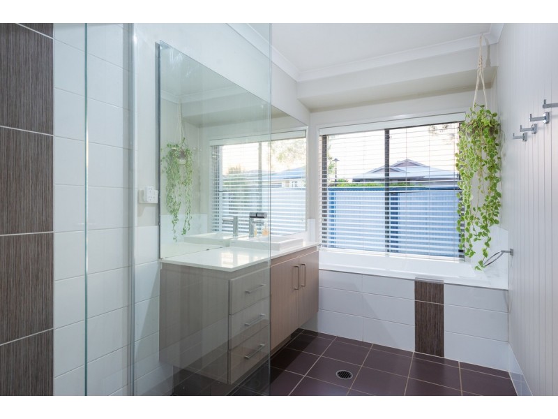 18 Elmore Street, Ormeau QLD 4208