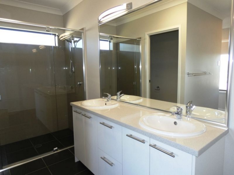 2 Wingham Lane, Upper Coomera QLD 4209