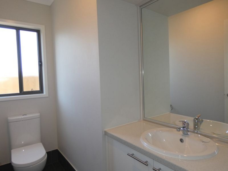 2 Wingham Lane, Upper Coomera QLD 4209