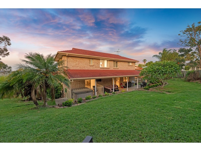 9 Hillside Crescent, Edens Landing QLD 4207