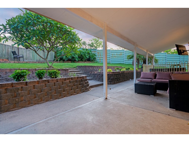 9 Hillside Crescent, Edens Landing QLD 4207