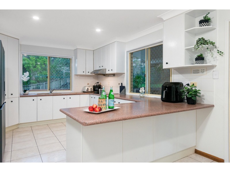 9 Hillside Crescent, Edens Landing QLD 4207