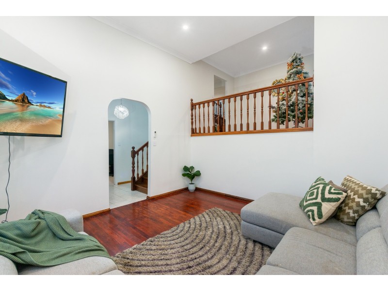 9 Hillside Crescent, Edens Landing QLD 4207