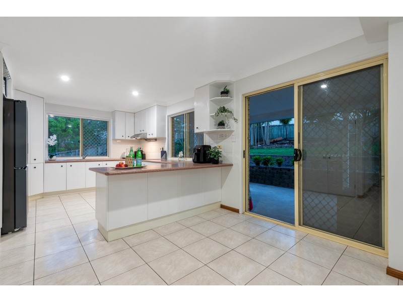 9 Hillside Crescent, Edens Landing QLD 4207
