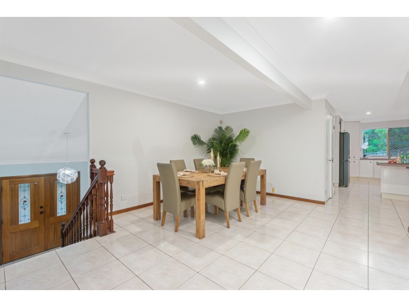 9 Hillside Crescent, Edens Landing QLD 4207