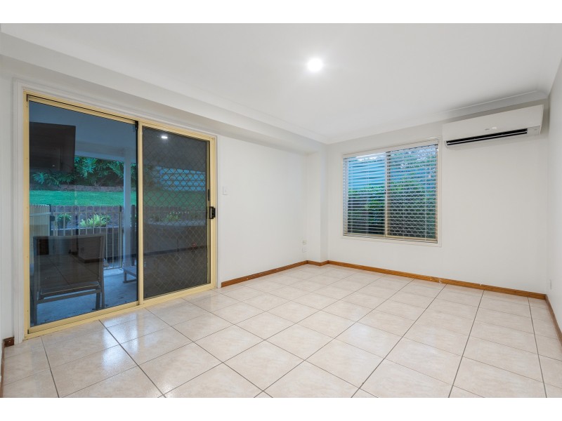 9 Hillside Crescent, Edens Landing QLD 4207