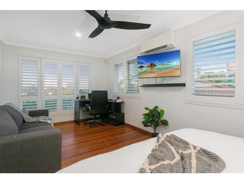 9 Hillside Crescent, Edens Landing QLD 4207