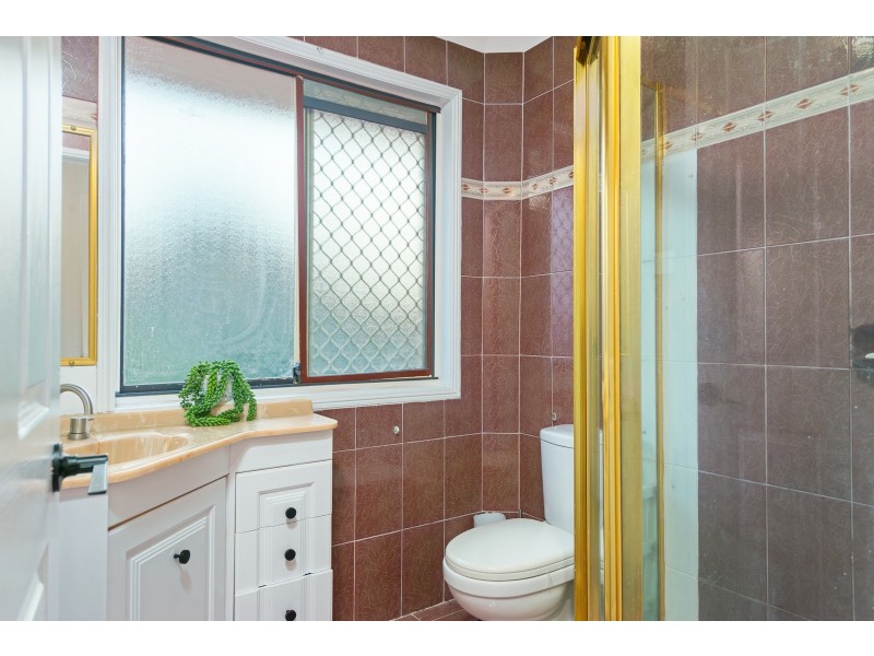 9 Hillside Crescent, Edens Landing QLD 4207