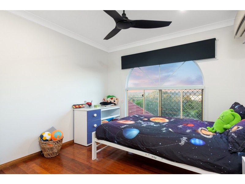 9 Hillside Crescent, Edens Landing QLD 4207