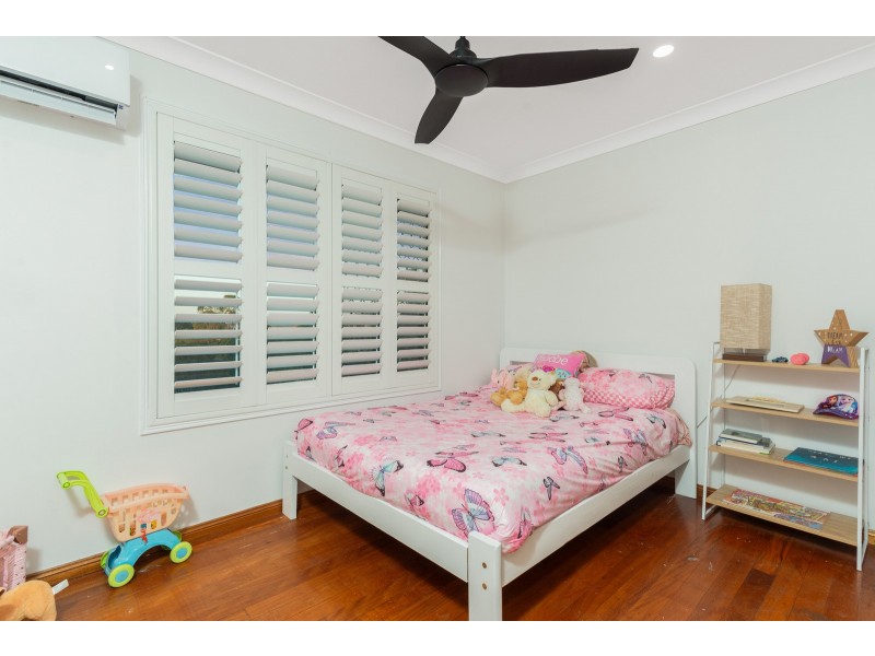 9 Hillside Crescent, Edens Landing QLD 4207