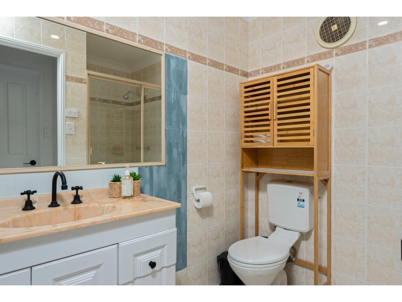 9 Hillside Crescent, Edens Landing QLD 4207