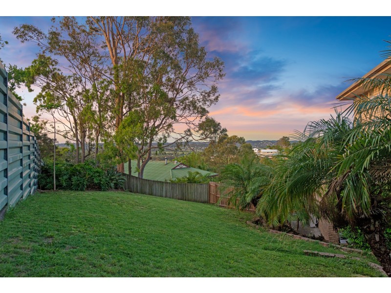 9 Hillside Crescent, Edens Landing QLD 4207