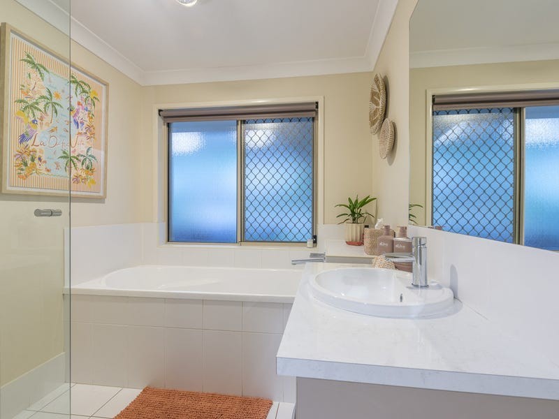 10 Macintosh Court, Ormeau Hills QLD 4208