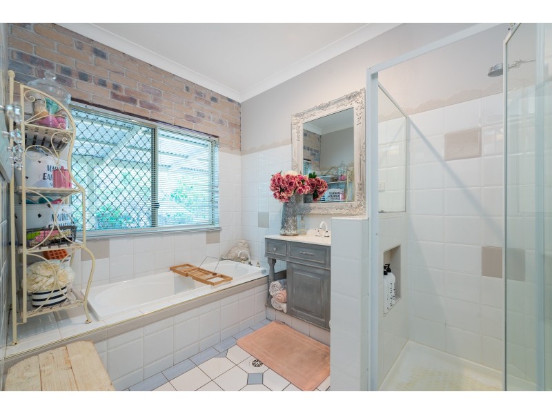 5 Woodville Place, Yatala QLD 4207